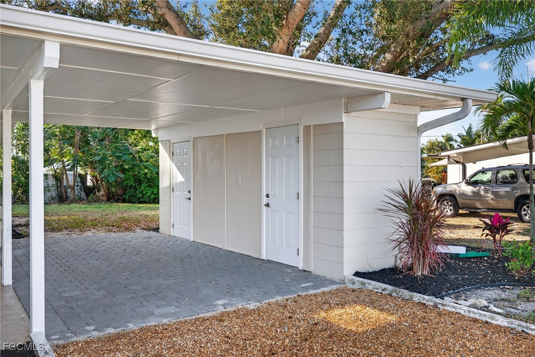 3 Bed SingleFamilyResidence for Sale in Fort Myers, photo 3