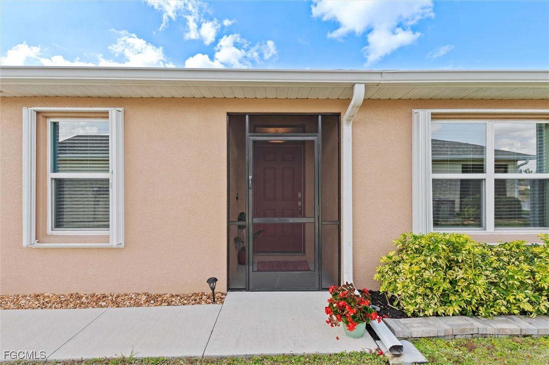 2 Bed Waterfront Home for Sale in Waterford, FL, $308,000 — photo 3