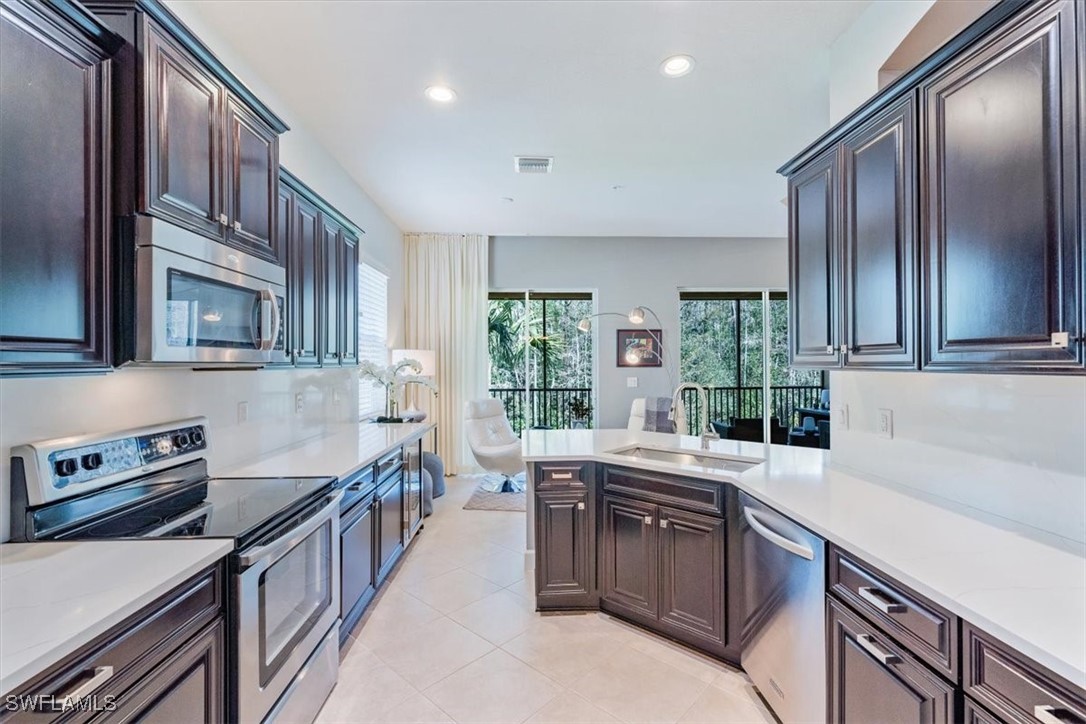 3 Bed Condominium for Sale in Ironstone, photo 3