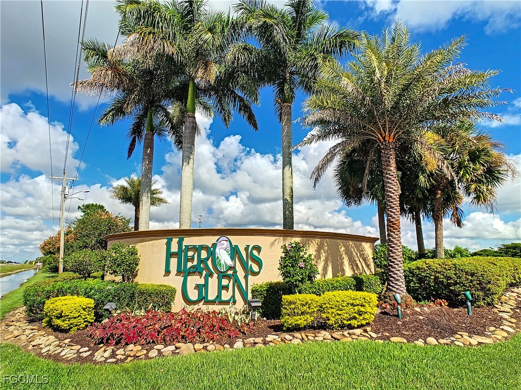 2 Bed SingleFamilyResidence for Sale in North Fort Myers, FL — photo 3