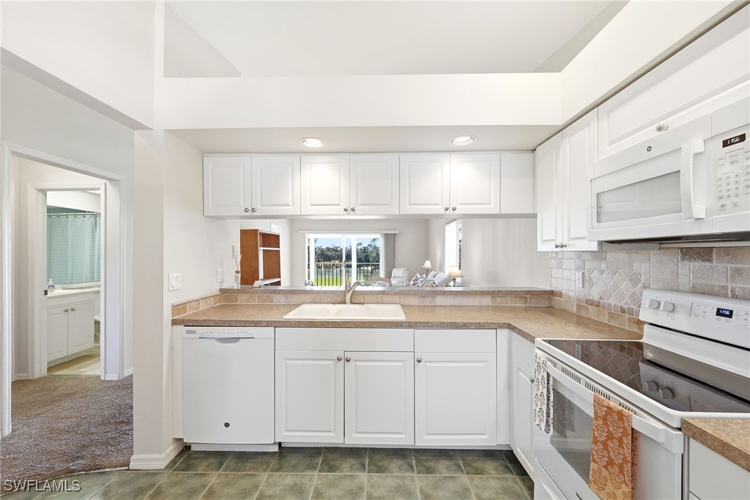 2 Bed Condominium for Sale in Country Glen, FL, $249,000 — photo 3