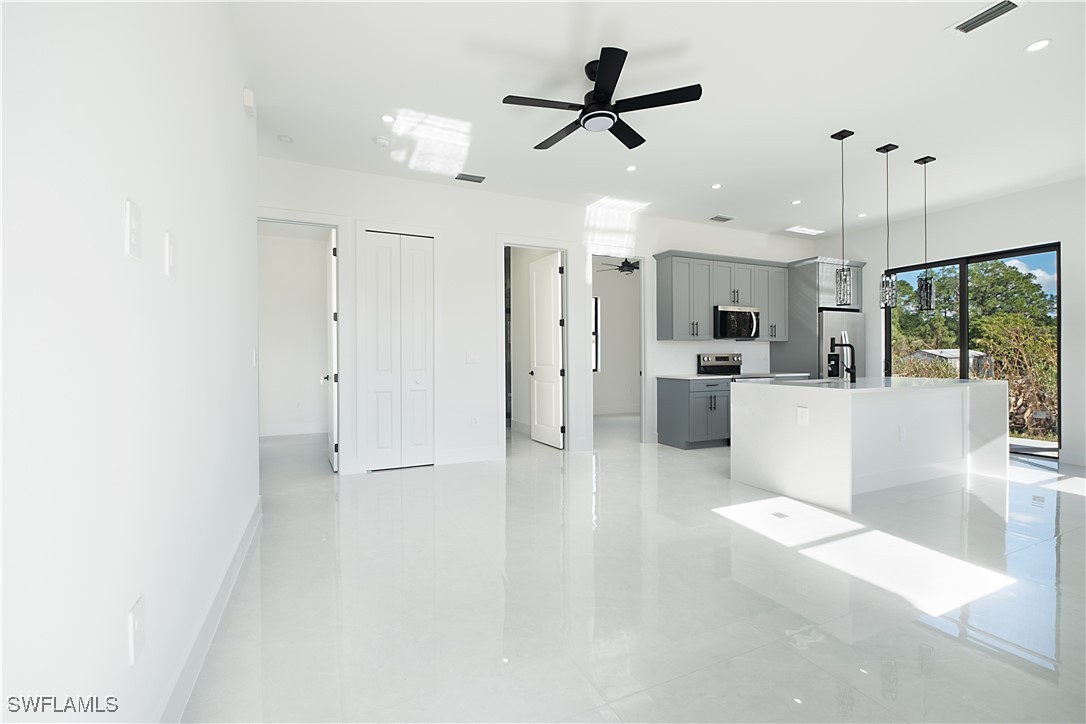 3 Bed SingleFamilyResidence for Sale in Lehigh Acres, photo 3