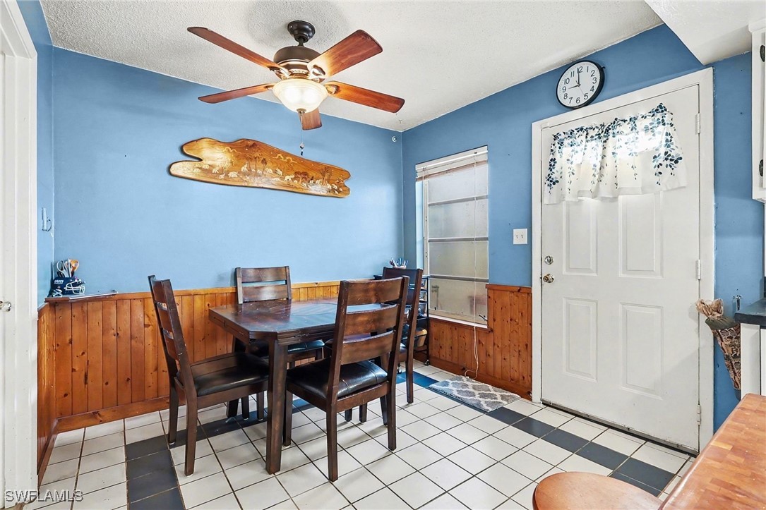 2 Bed Condominium for Sale in Naples, FL, $197,000 — photo 3