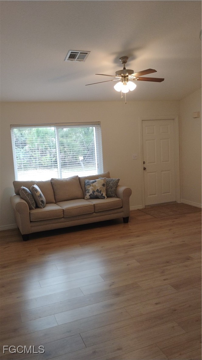 2 Bed SingleFamilyResidence for Sale in Port Charlotte, photo 3