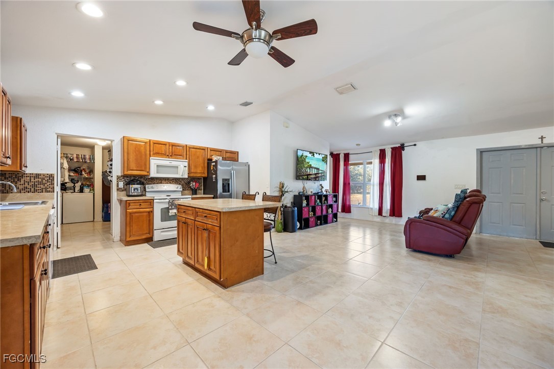 3 Bed SingleFamilyResidence for Sale in Clewiston, FL — photo 3