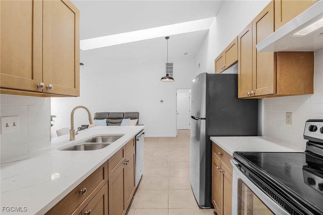 2 Bed Attached for Sale in Cape Coral, photo 3