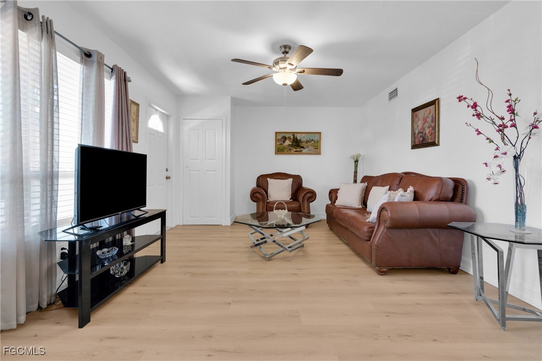 2 Bed Townhouse for Sale in Cape Coral, photo 3