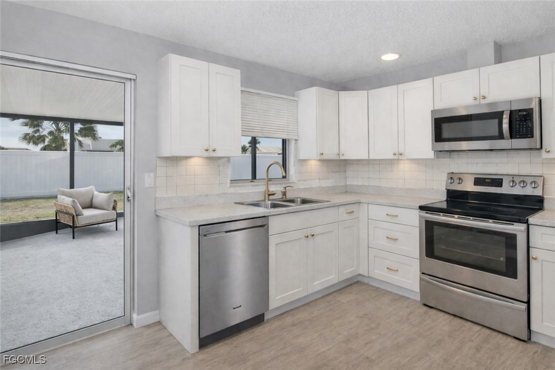 2 Bed SingleFamilyResidence for Sale in Gulf Cove, photo 3