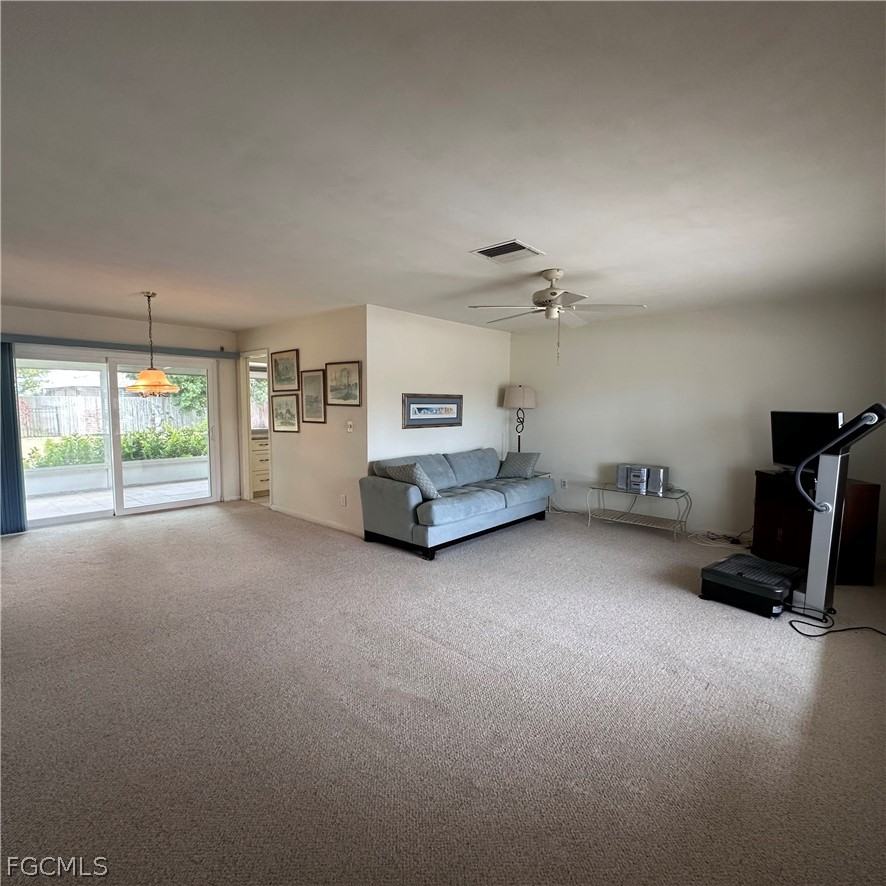 2 Bed SingleFamilyResidence for Sale in Cape Coral, photo 3