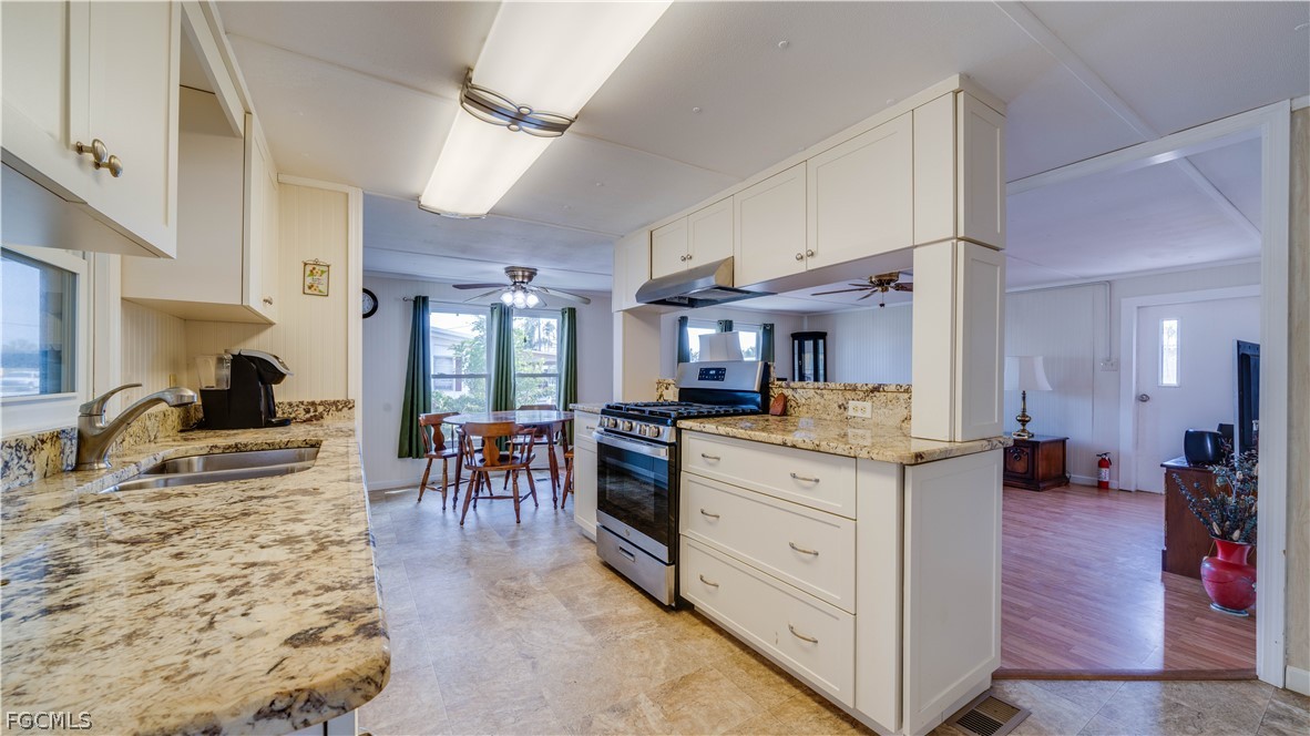 2 Bed ManufacturedHome for Sale in Flamingo Bay, photo 3