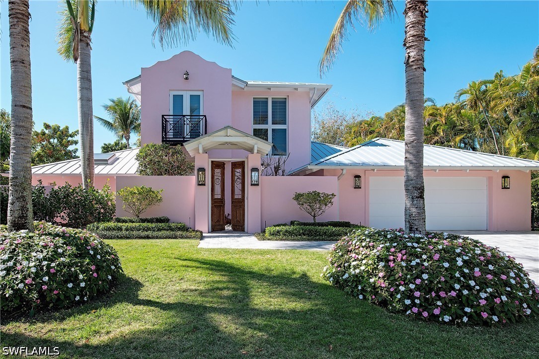 3 Bed Pool Home for Sale in Park Shore, photo 3