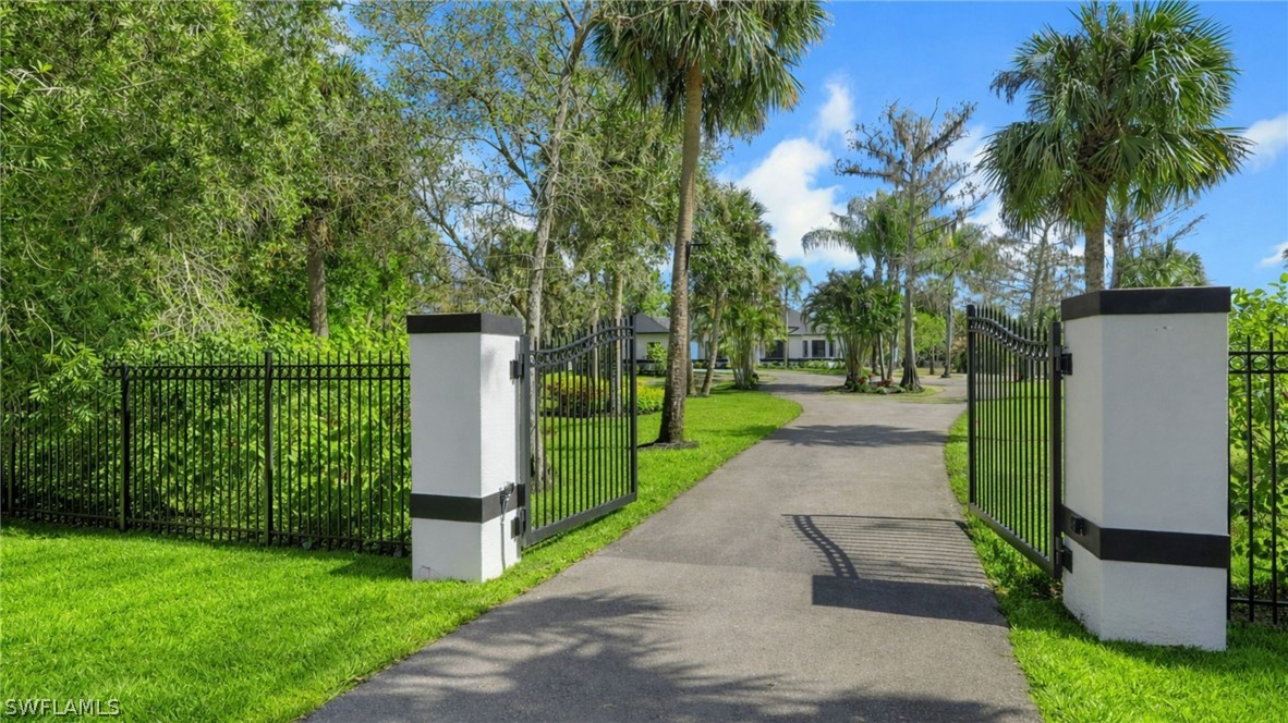 4 Bed Pool Home for Sale in Naples, photo 3