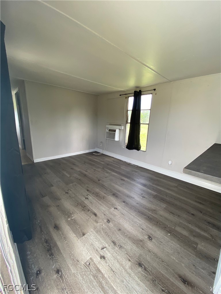 2 Bed ManufacturedHome for Sale in North Fort Myers, photo 3