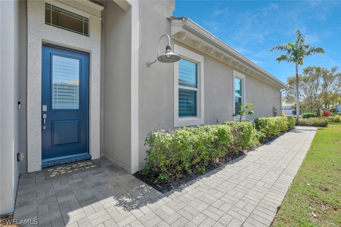 2 Bed Pool Home for Sale in Naples, photo 3