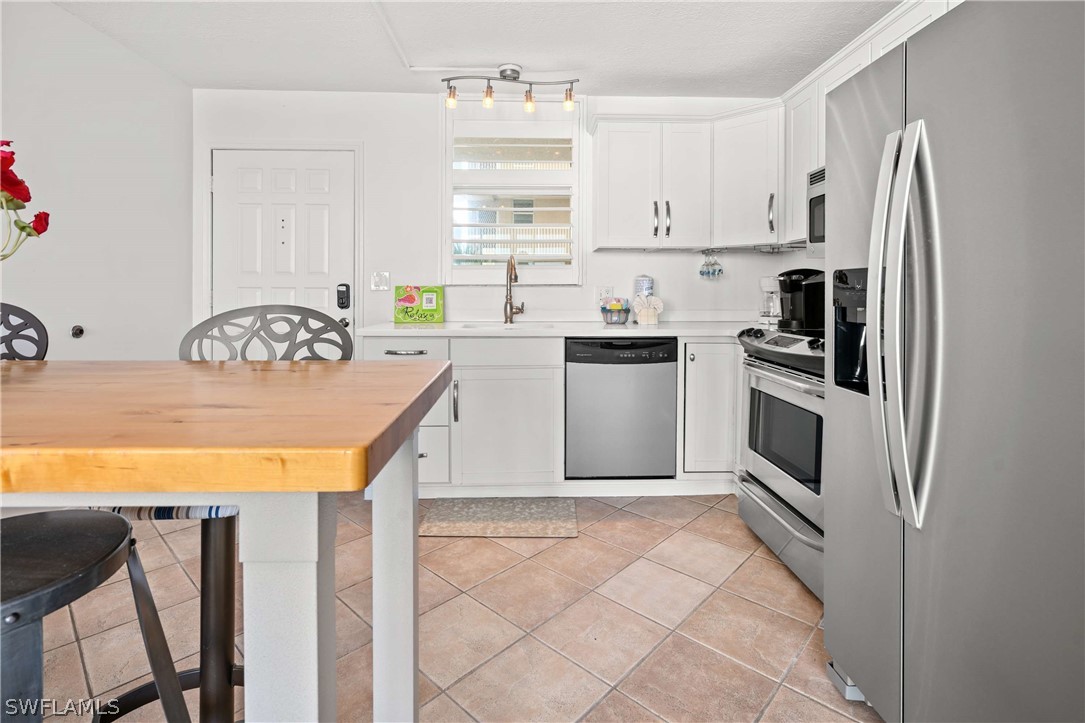 1 Bed Waterfront Home for Sale in Beach And Tennis Club, photo 3