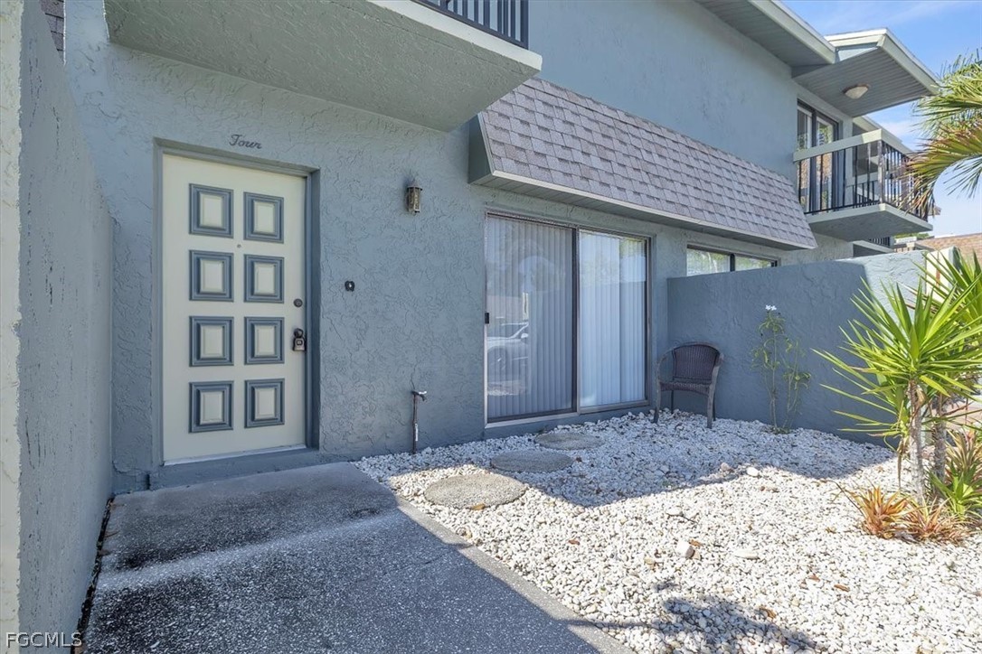 2 Bed Attached for Sale in Pinewood Villas, FL, $125,000 — photo 3