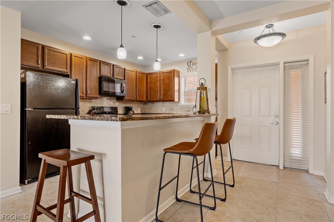 2 Bed Waterfront Home for Sale in Fort Myers, photo 3