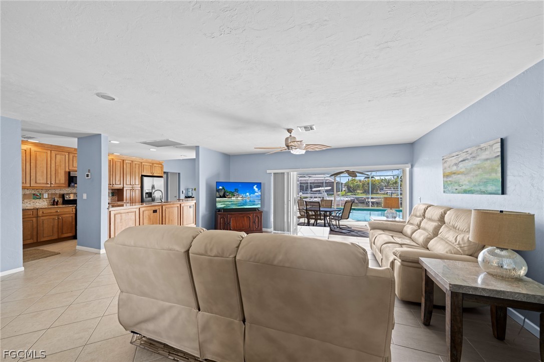 3 Bed Pool Home for Sale in Cape Coral, photo 3