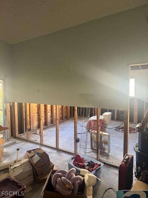 2 Bed SingleFamilyResidence for Sale in Foxmoor Lakes, FL — photo 3