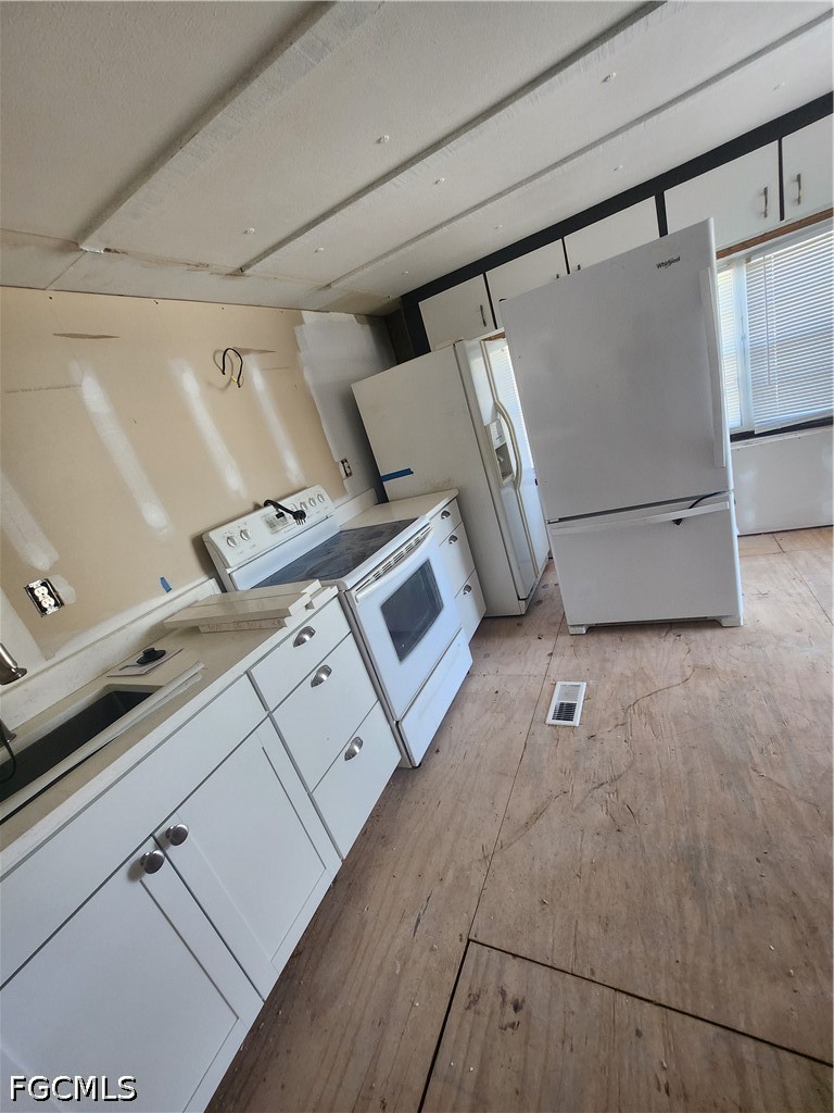 2 Bed ManufacturedHome for Sale in North Fort Myers, photo 3