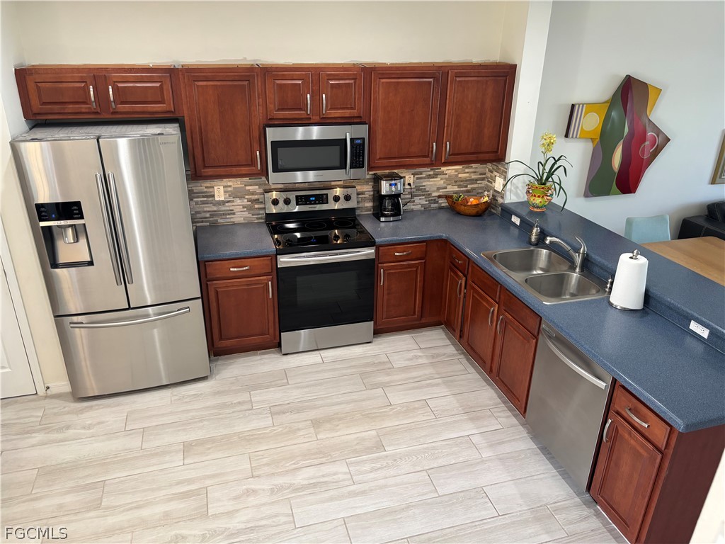 3 Bed Waterfront Home for Sale in Fort Myers, photo 3
