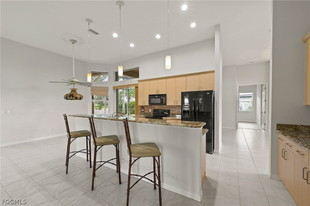 3 Bed Pool Home for Sale in Cape Coral, photo 3