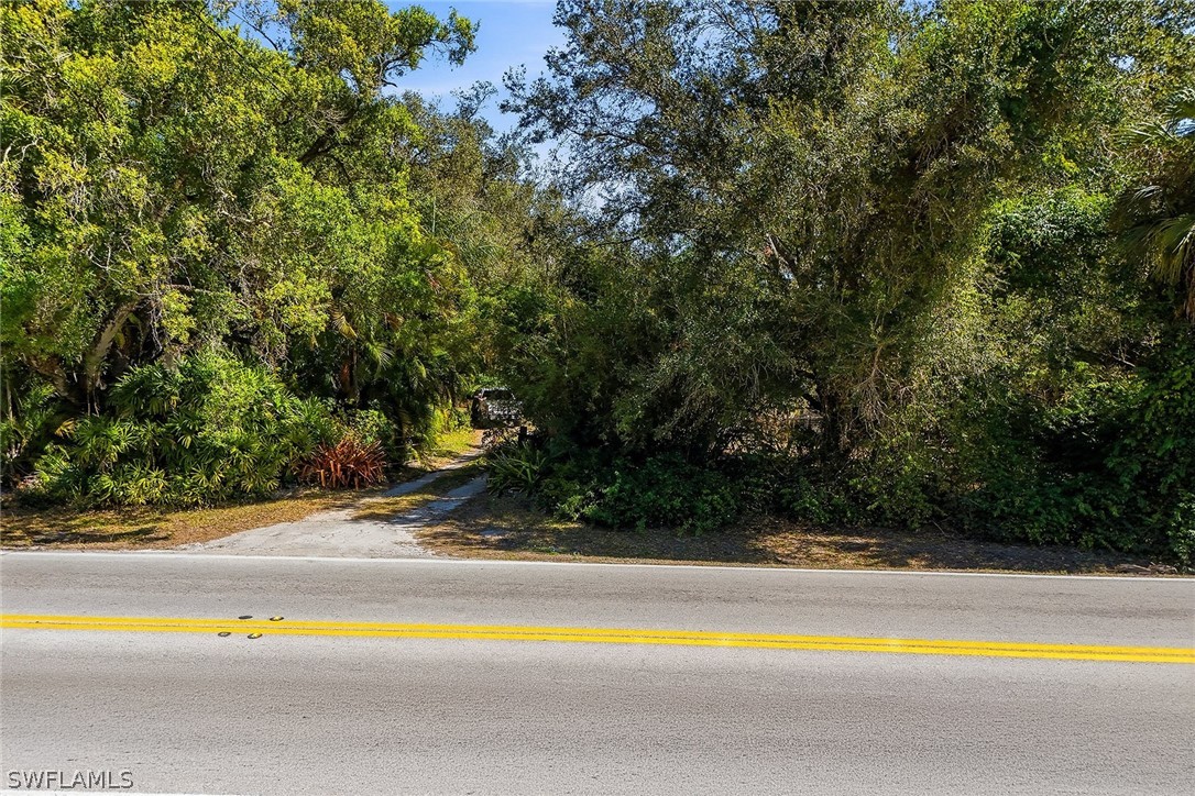 2 Bed SingleFamilyResidence for Sale in Buckingham, FL — photo 3