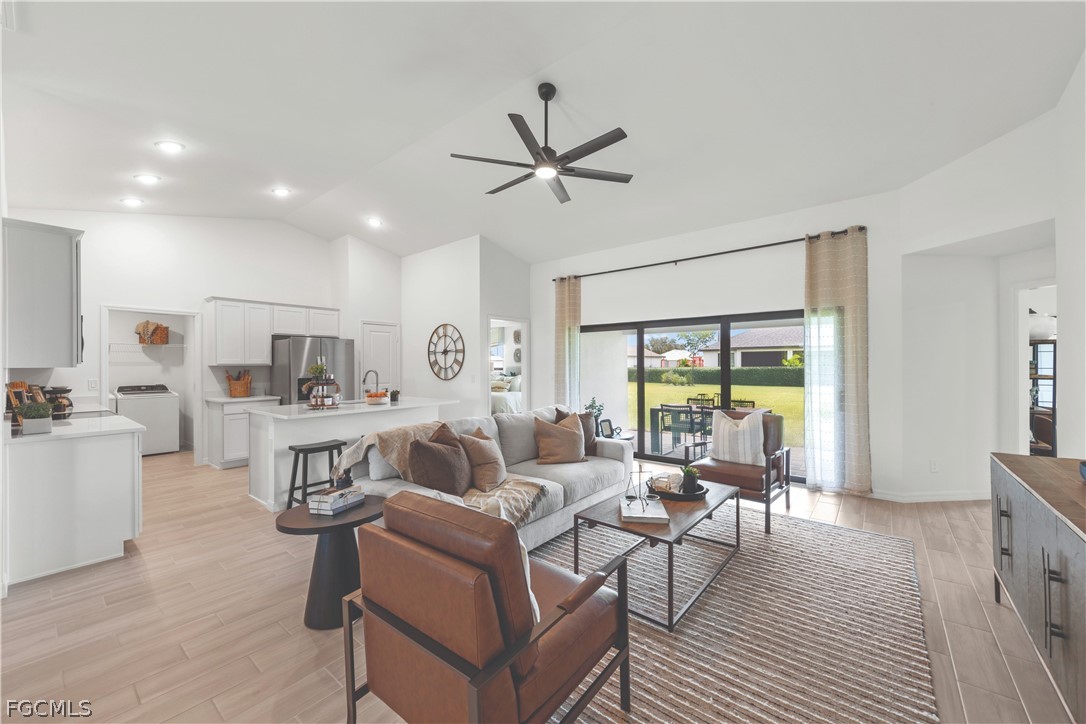 4 Bed SingleFamilyResidence for Sale in Cape Coral, photo 3
