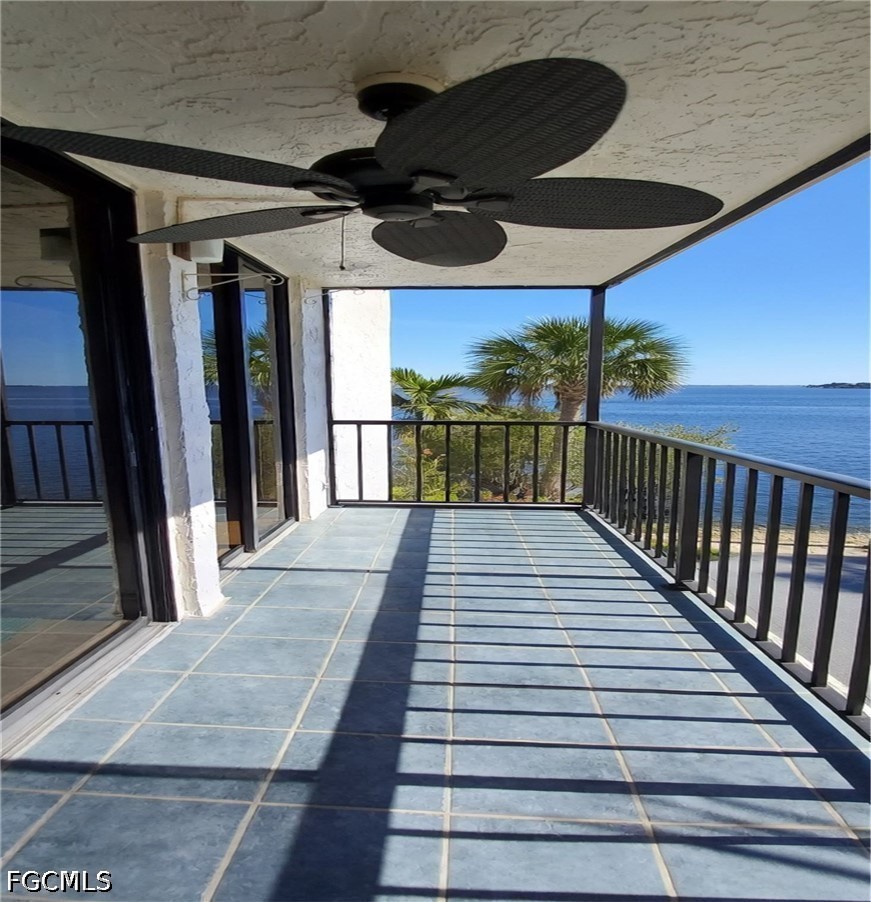 1 Bed Waterfront Home for Sale in Schooner Bay, photo 3