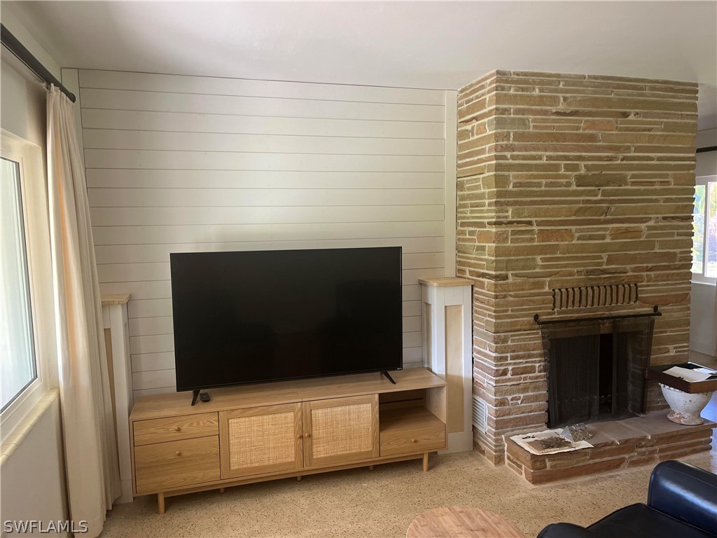 3 Bed SingleFamilyResidence for Sale in Edison Park, FL — photo 3
