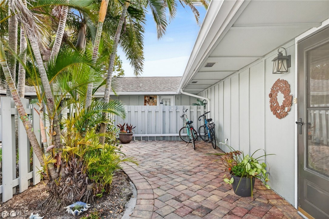 3 Bed Waterfront Home for Sale in Fort Myers, photo 3