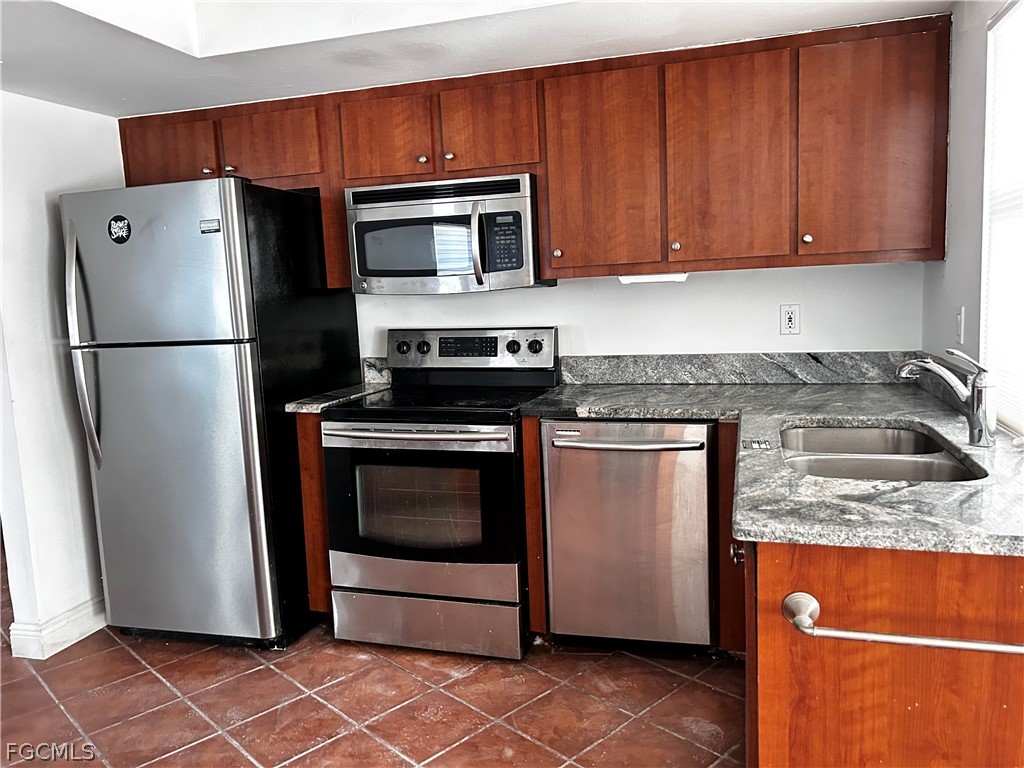 3 Bed SingleFamilyResidence for Sale in Cape Coral, FL — photo 3