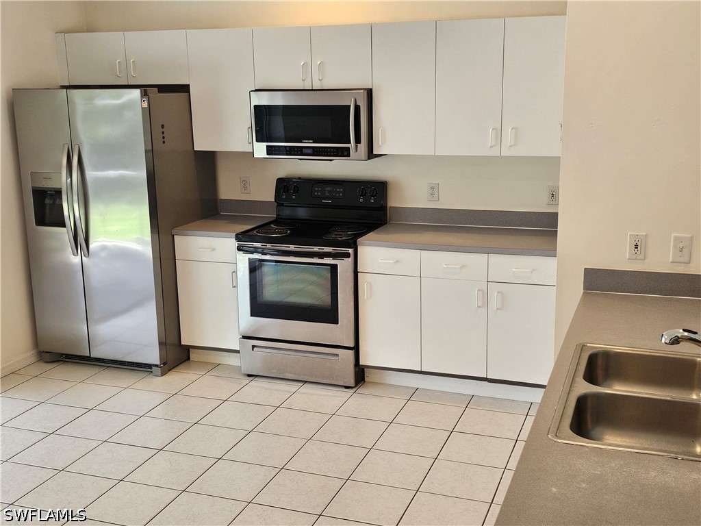 3 Bed SingleFamilyResidence for Sale in San Carlos Park, FL — photo 3