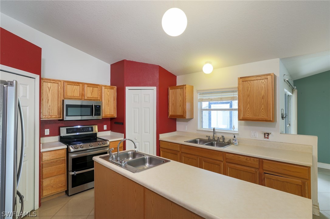 3 Bed SingleFamilyResidence for Sale in Lehigh Acres, FL — photo 3