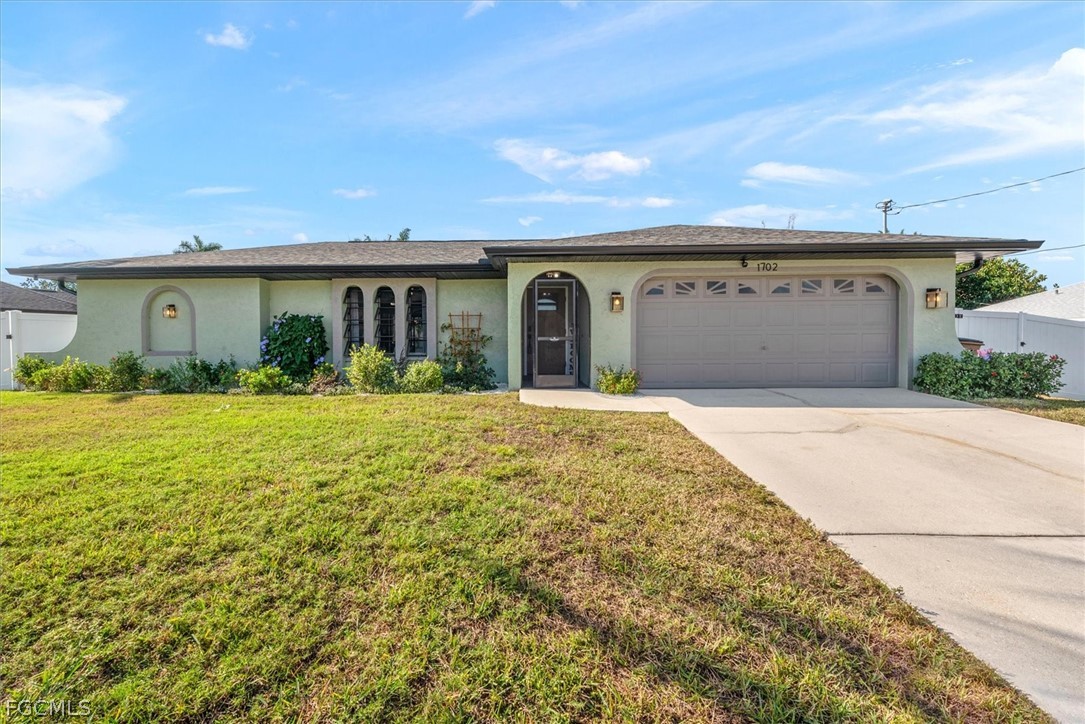 3 Bed Pool Home for Sale in Cape Coral, photo 3