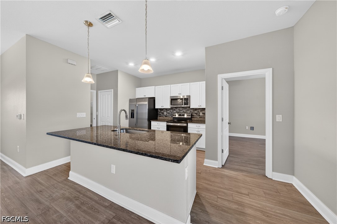 3 Bed SingleFamilyResidence for Sale in Cape Coral, photo 3