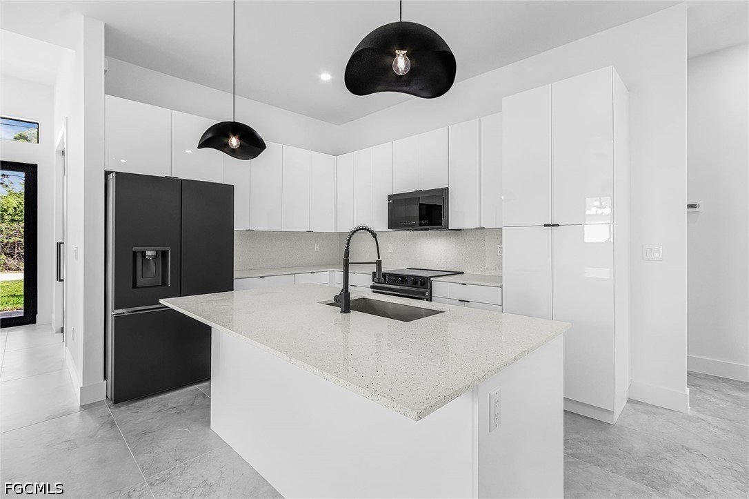 3 Bed SingleFamilyResidence for Sale in Lehigh Acres, photo 3