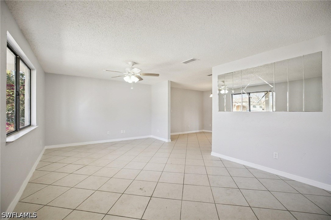 2 Bed SingleFamilyResidence for Sale in San Carlos Park, photo 3