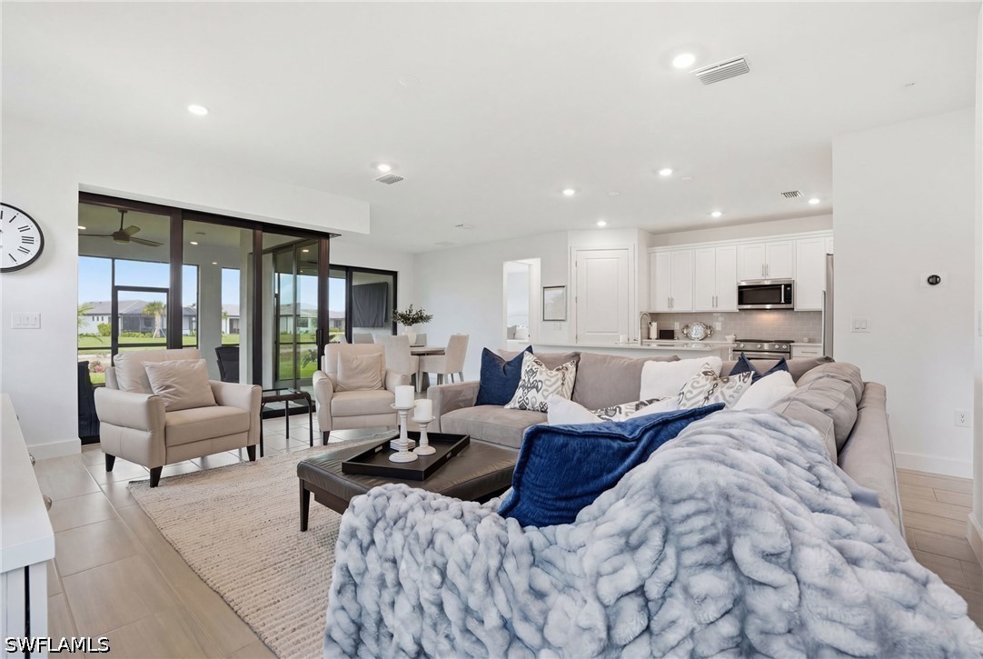 3 Bed Waterfront Home for Sale in Naples, photo 3