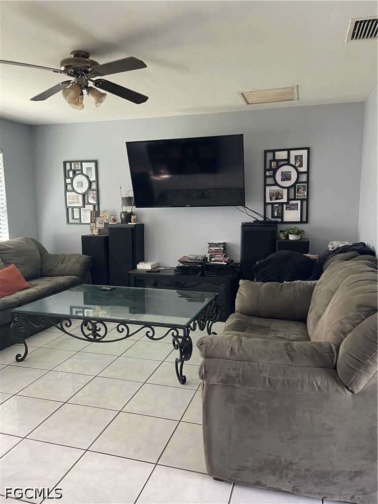 3 Bed SingleFamilyResidence for Sale in Fort Myers, photo 3
