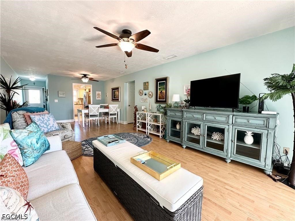 2 Bed Pool Home for Sale in Cape Coral, photo 3
