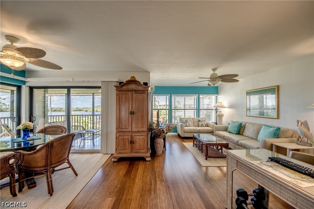 2 Bed Pool Home for Sale in Bokeelia, photo 3