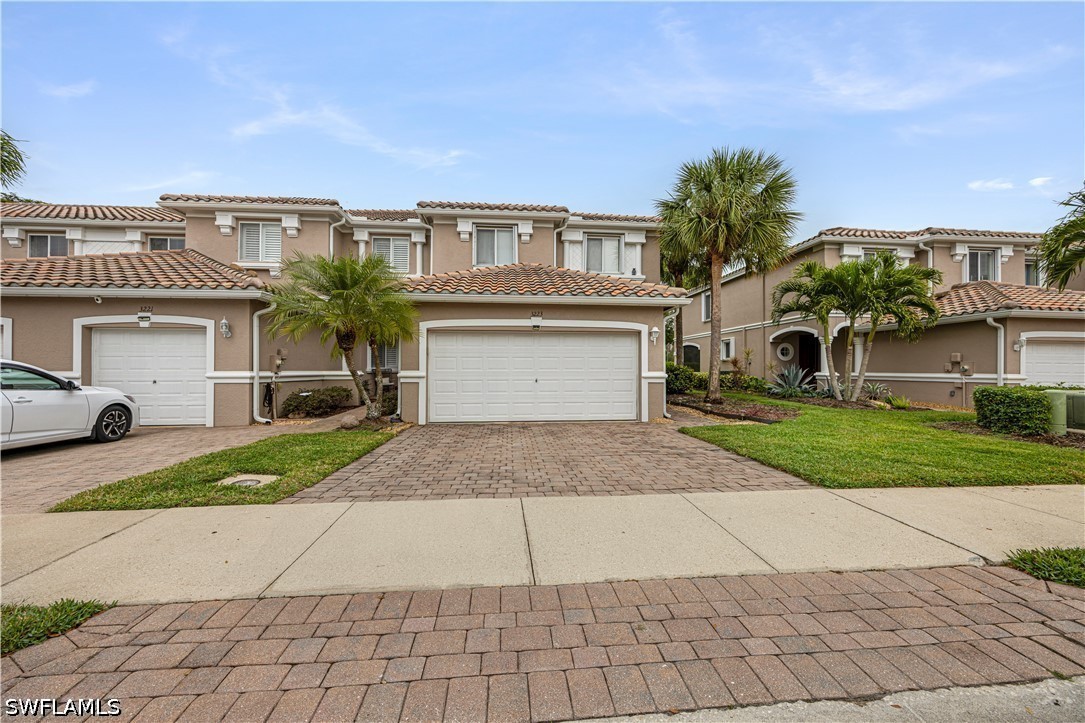 3 Bed Townhouse for Sale in Colonnade At Forum, FL, $289,000 — photo 3