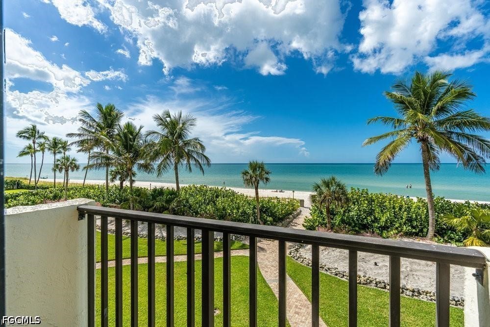 2 Bed Waterfront Home for Sale in Bayshores, photo 3