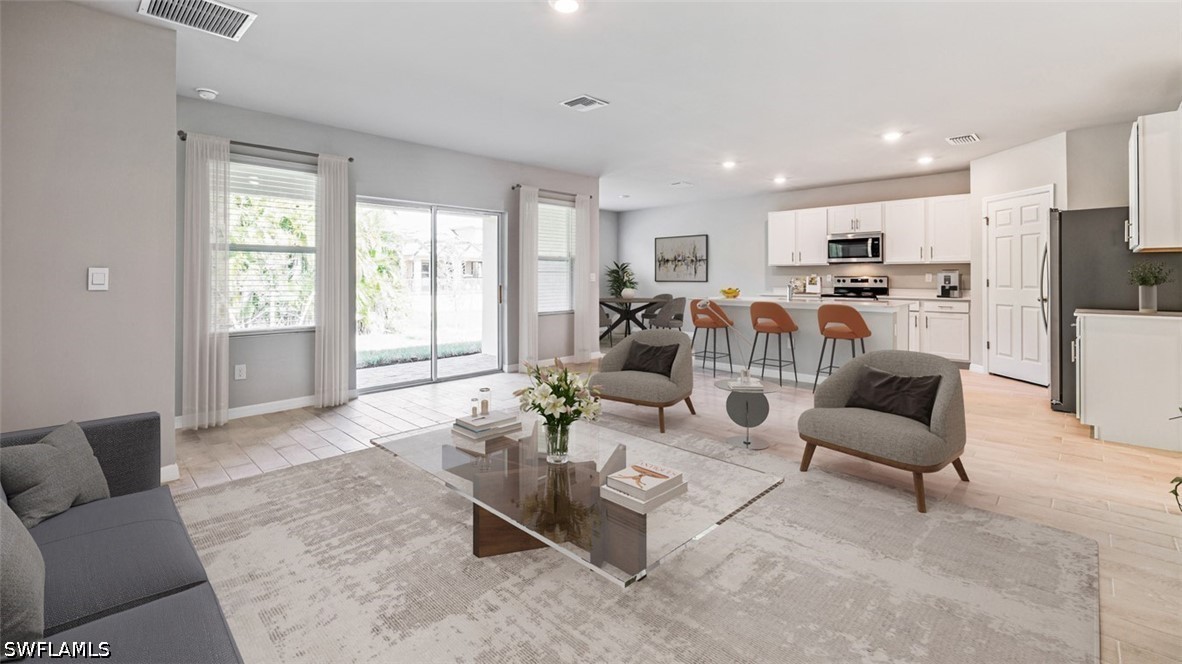 4 Bed SingleFamilyResidence for Sale in Cape Coral, photo 3