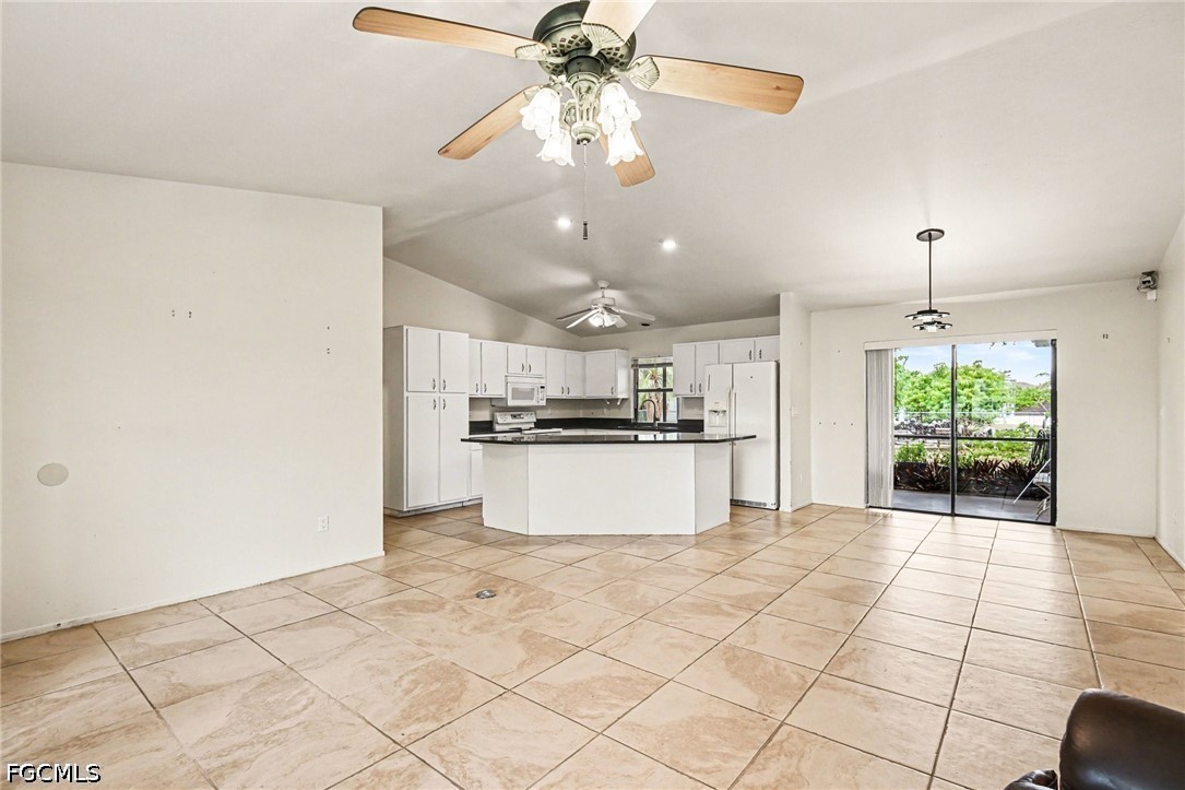 4 Bed SingleFamilyResidence for Sale in Cape Coral, photo 3