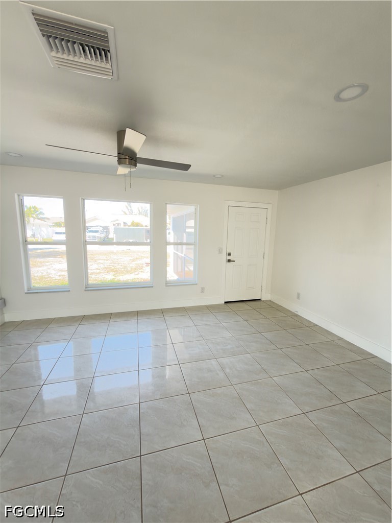 3 Bed SingleFamilyResidence for Sale in Cape Coral, photo 3