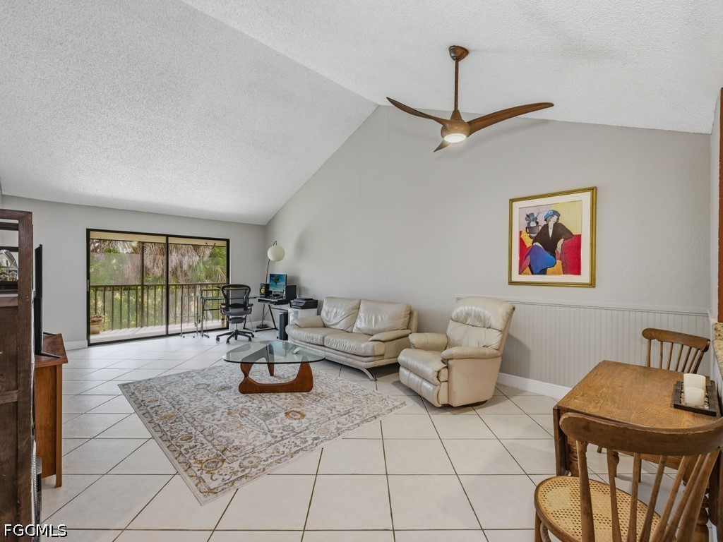 2 Bed Waterfront Home for Sale in Fort Myers, photo 3