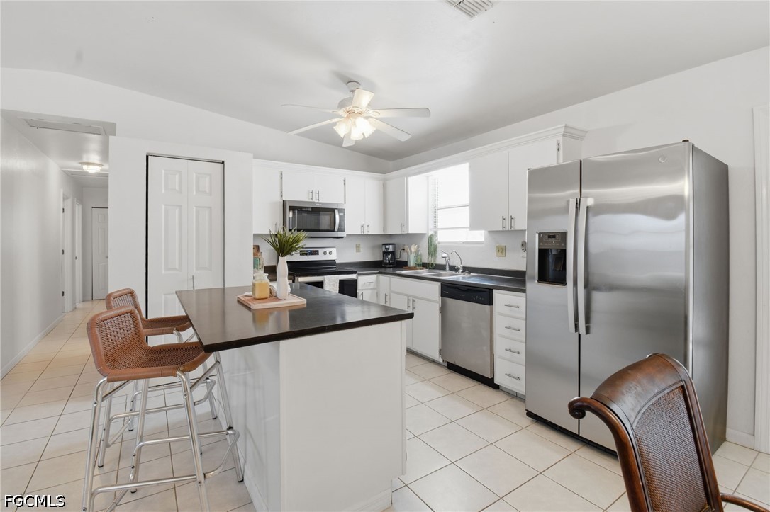 3 Bed SingleFamilyResidence for Sale in Cape Coral, photo 3