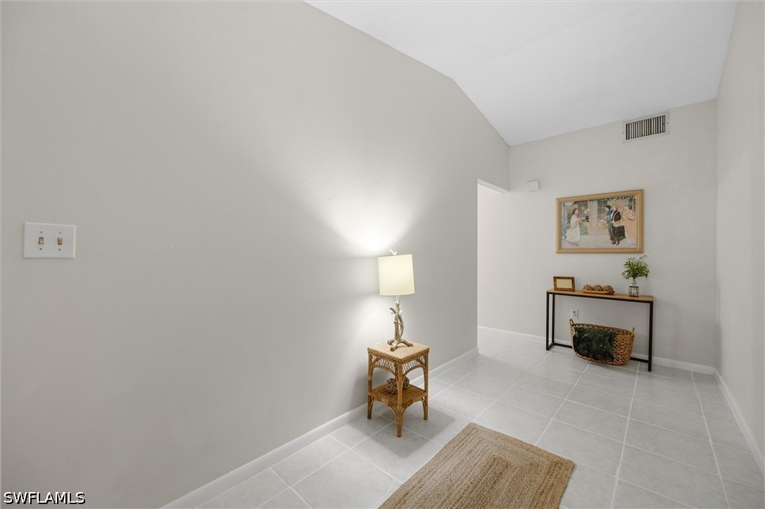 3 Bed SingleFamilyResidence for Sale in Naples, photo 3
